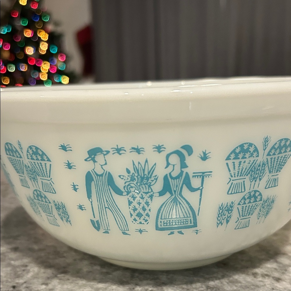 Vintage PYREX Amish Butterprint mixing bowl